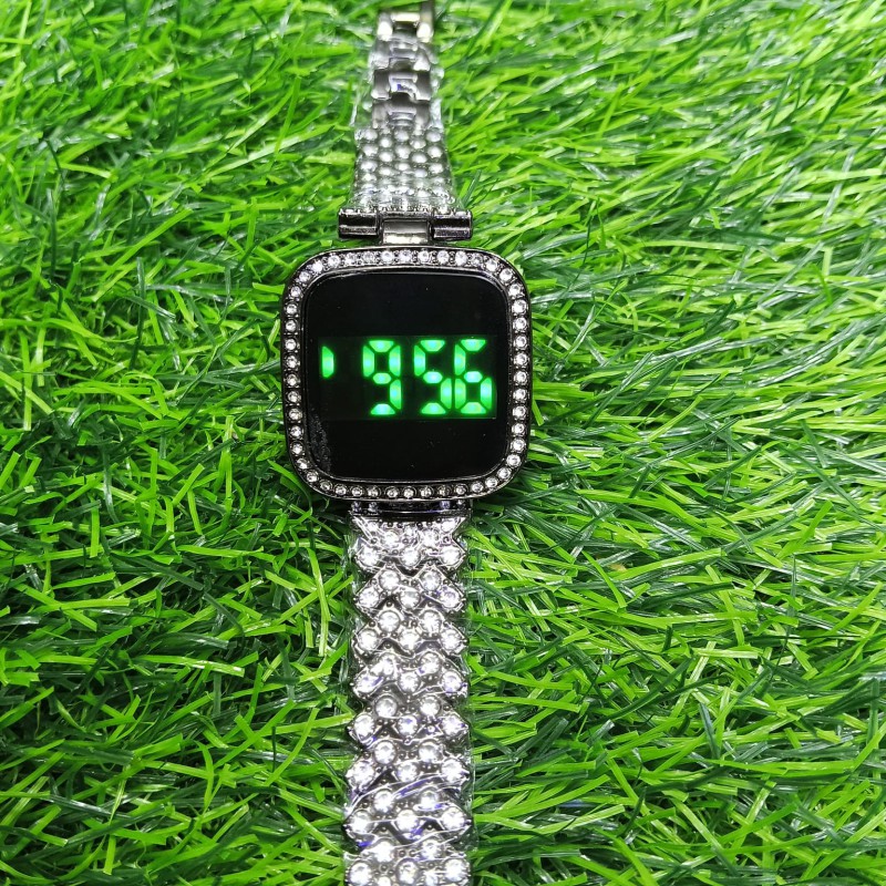 New Trend Fashion Steel Chain Diamond Women Watch Full Diamond Touch Screen LED Water Diamond Bracelet Watch (black)