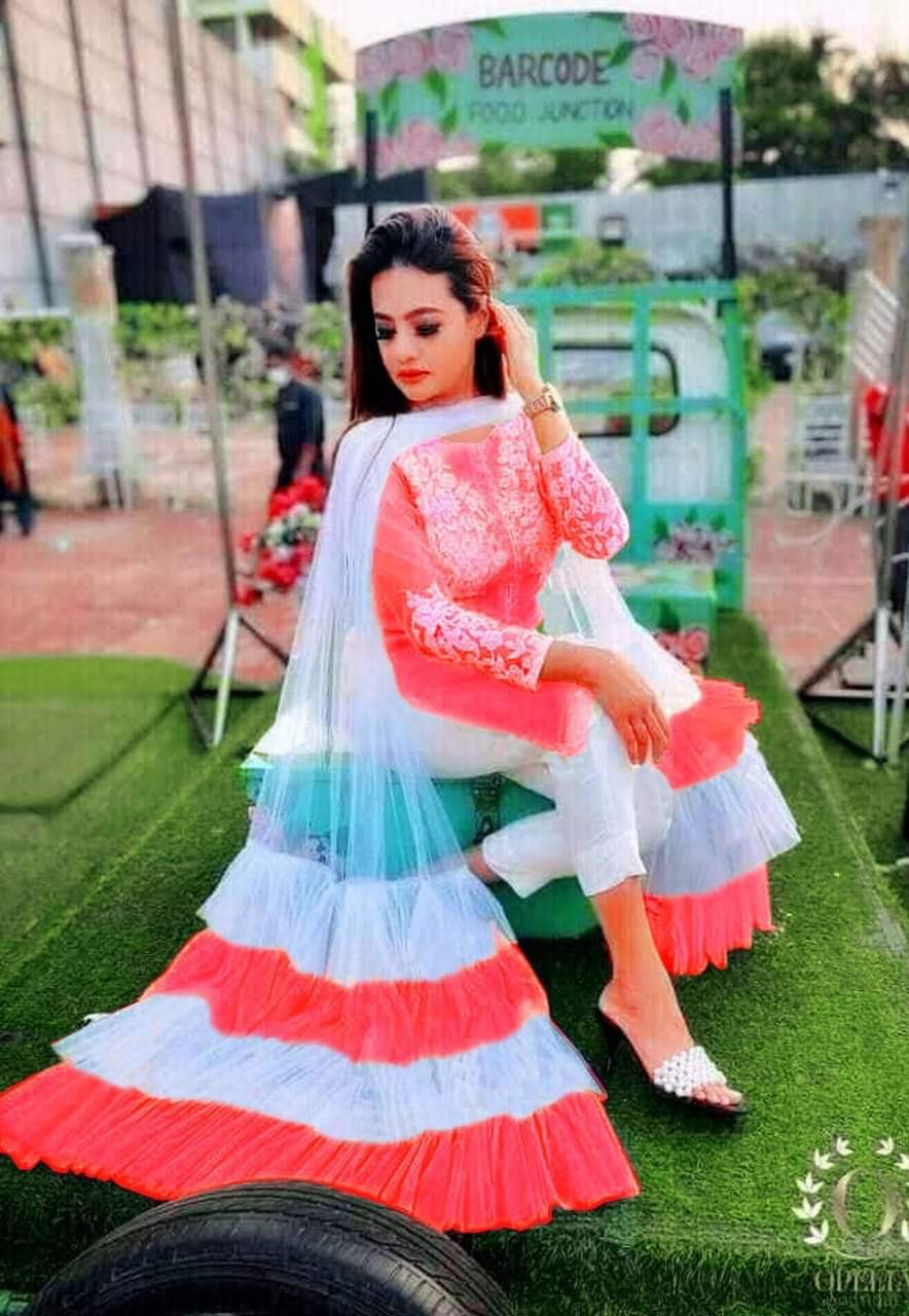 Tissue embroidery three-piece