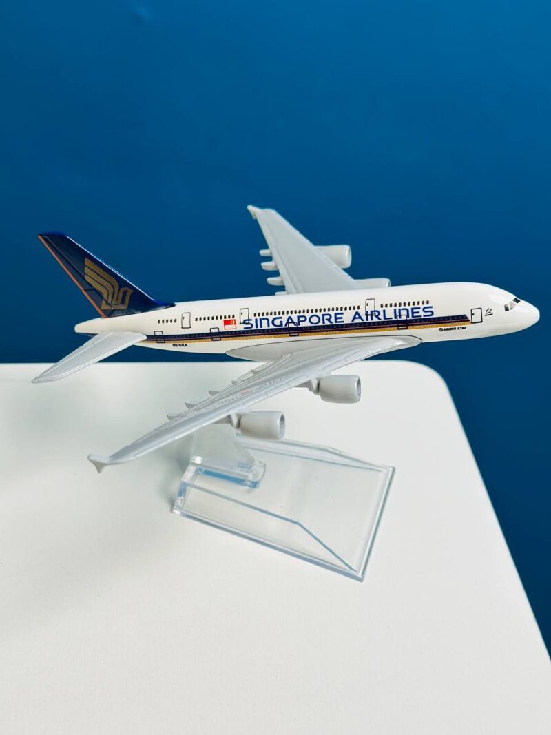 Singapore Airlines Boeing 777 Metal Aircraft – 16cm