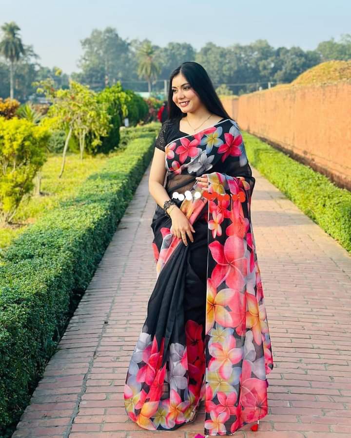 Attractive and charming design Chanduri silk saree