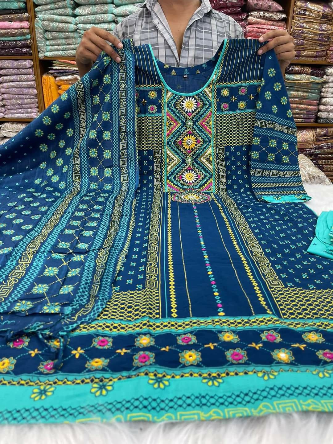 Readymade Boutiques Three Piece (4)