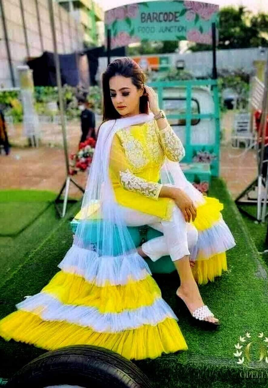 Tissue embroidery three-piece