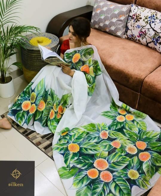 Handprint Saree For Ladies