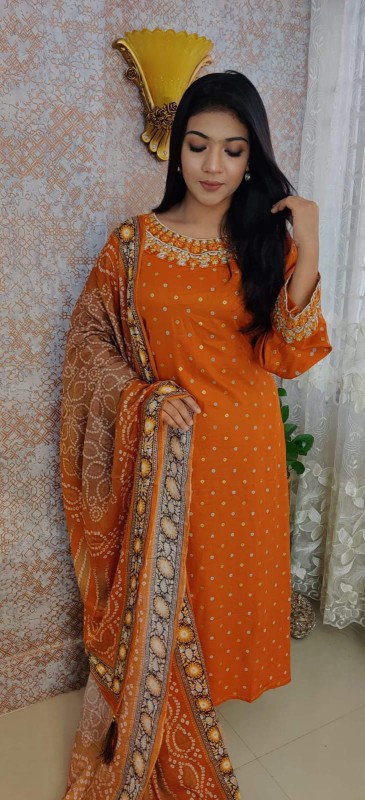 Kamij lilan emborder kaj + skin pint For Women