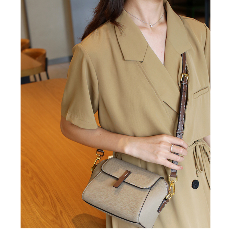 New Pu Leather Single Shoulder Niche Light Luxury Women's Bag(off-white)